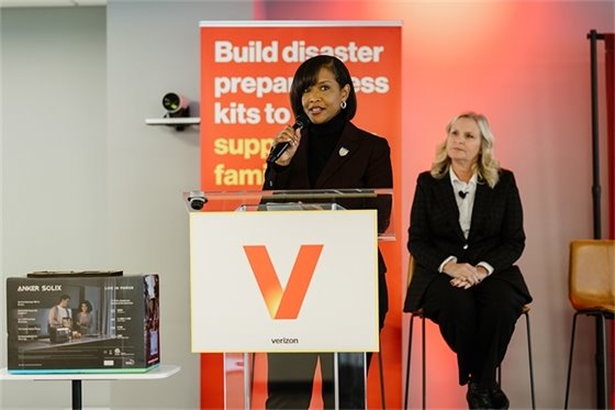 Town Manager Toney speaking at Verizon event