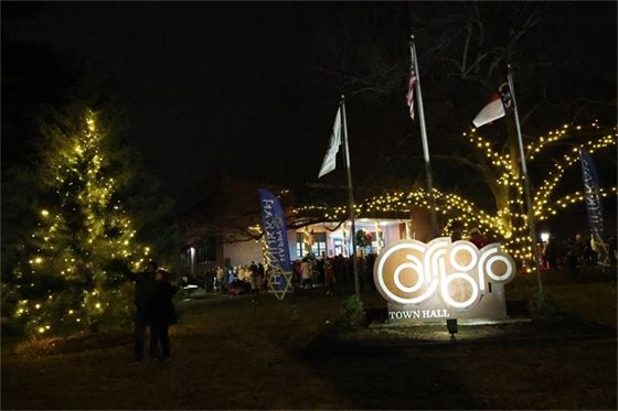 Holiday Lights at Town Hall 