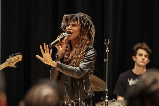 Kay Marion & The Neo Symphany