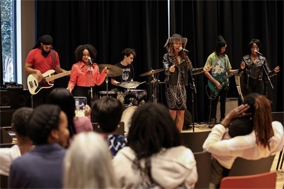 Kay Marion & The Neo Symphany