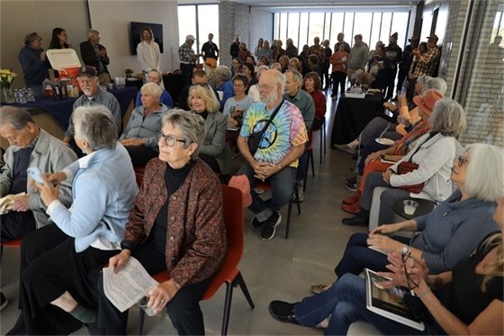 crowd at France Shetley reading