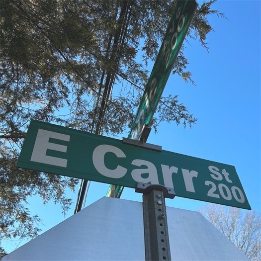 E Carr St