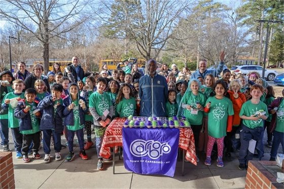 Braxton Foushee surrounded by third graders on his birthday