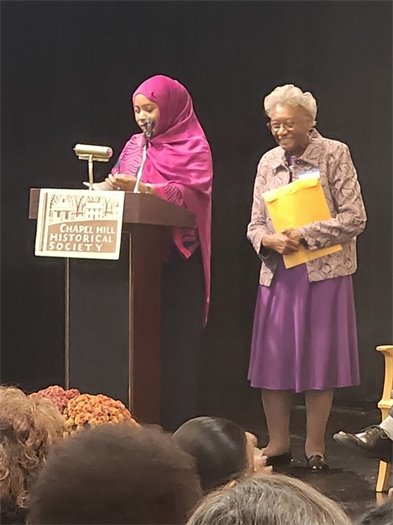 Paris Miller-Foushee presenting award to Helen Galbreath